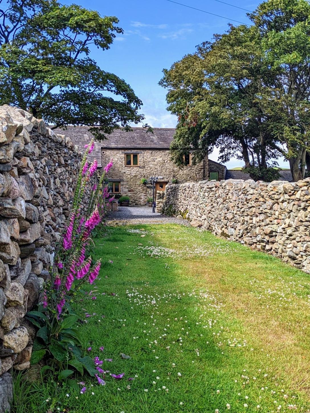 Hotel The Wayside And Whisky Barn Whitbeck Exterior foto